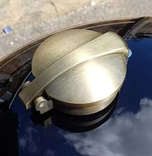Motone BRASS PLATE Monza Gas Fuel Cap Kit HARLEY DAVIDSON & TRIUMPH