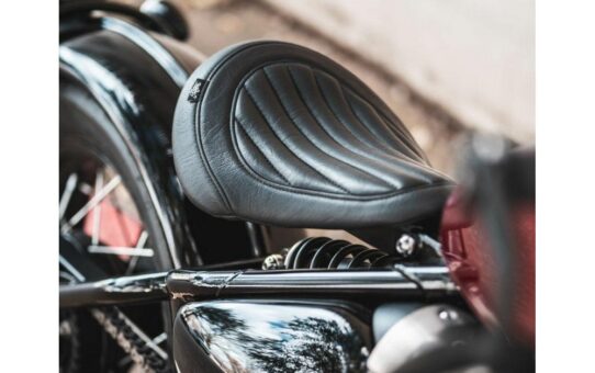 Motone King Cobra Seat - Vertical Ribs - Triumph Bobber