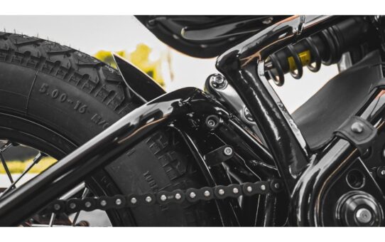 Motone RAZOR - Triumph Bobber Short Rear Mudguard - Gloss Black