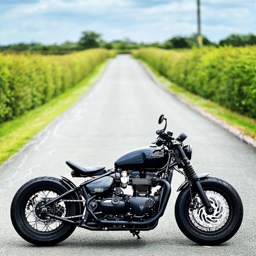 Motone SHORTY Slash-Cut Exhaust for Triumph Bobber and – BLACK | NewBonneville