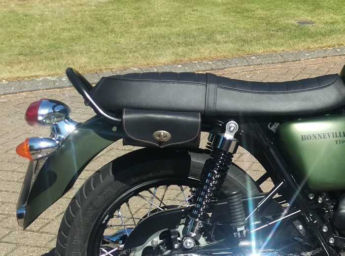 triumph thruxton bags